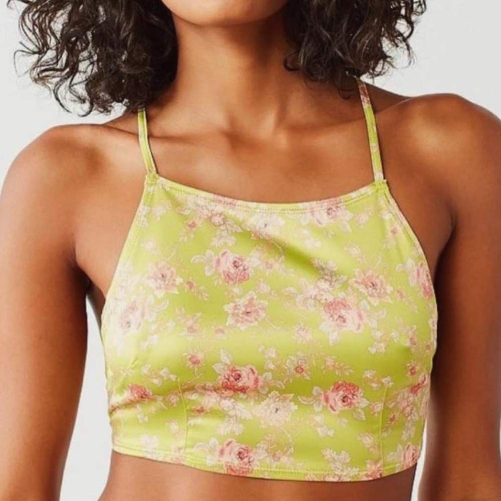 UO Silk feel / Satin tie back crop top 💚